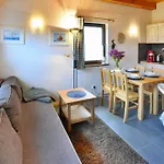 Comfortable Homes Close To The Bobolin