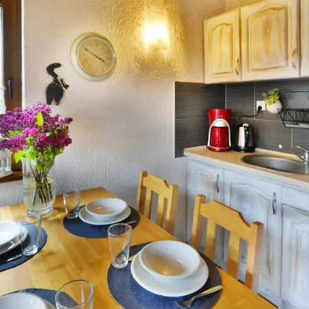 Comfortable Homes Close To The 度假居 *