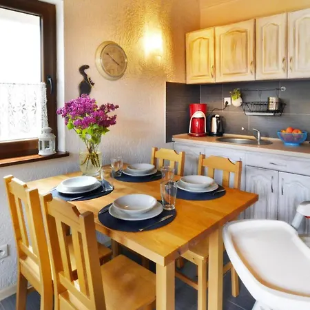 Comfortable Homes Close To The 波波林