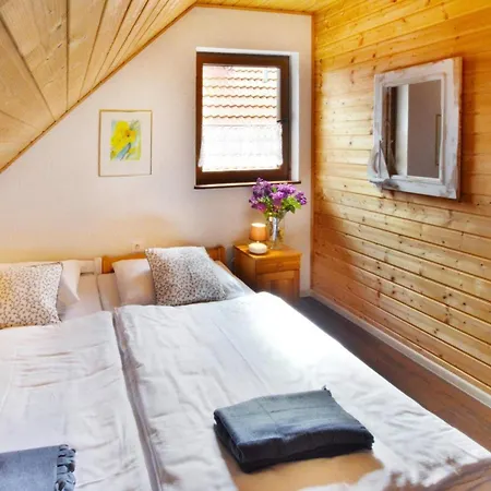 Comfortable Homes Close To The 度假居